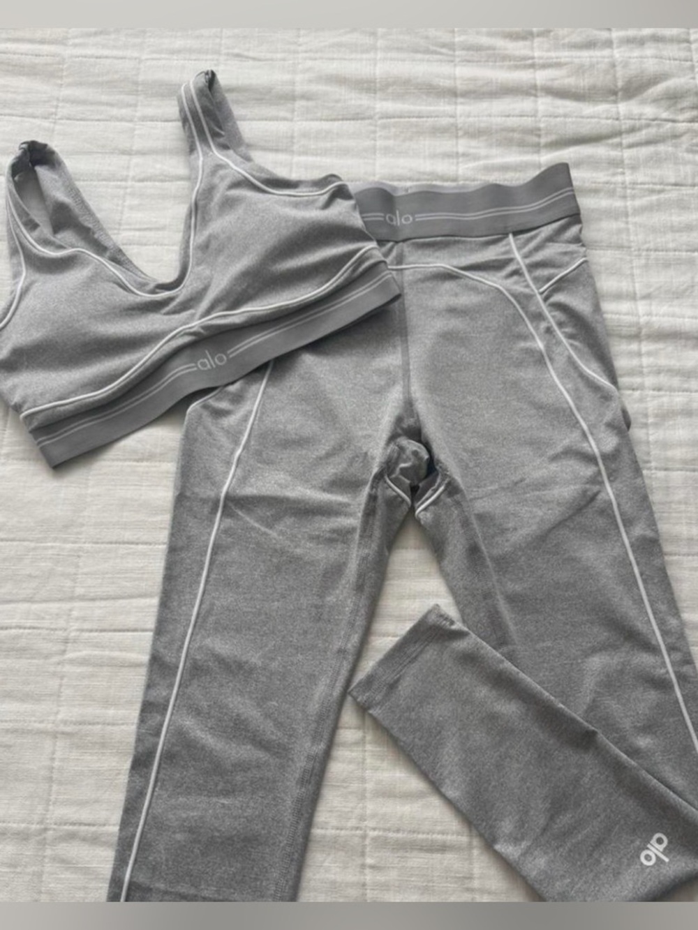 ALO Yoga Light Gray Seamless Leggings & Bra Set